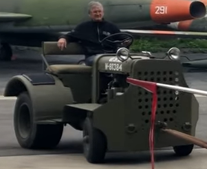 Planes of Fame Tug – Right Front.png
