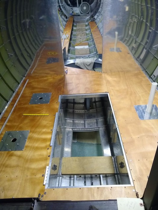 Desert Rat radio room.jpg (107.63 KiB) Viewed 3763 times Desert Rat radio room.jpg