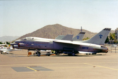 F-8 Crusader N19TB 01001.jpg