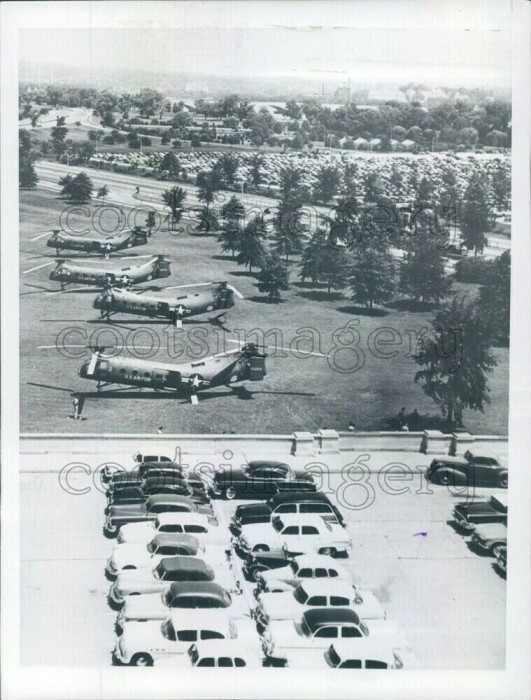H-21 1962 Press Photo USAF Piasecki H-21 Helicopters on Pentagon Lawn Washington DC.jpg