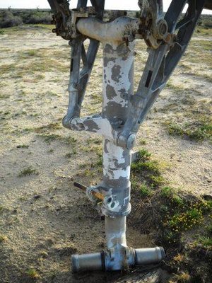 B-58 Snoppy front gear.JPG